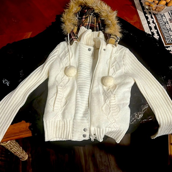 Cute faux fur sweater with hood - Picture 1 of 4